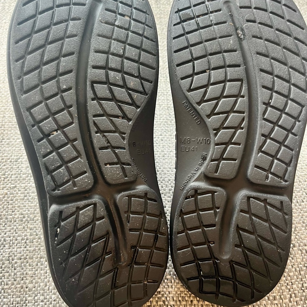 Oofas size 10 great condition, slightly sparkly. Amazing comfort!